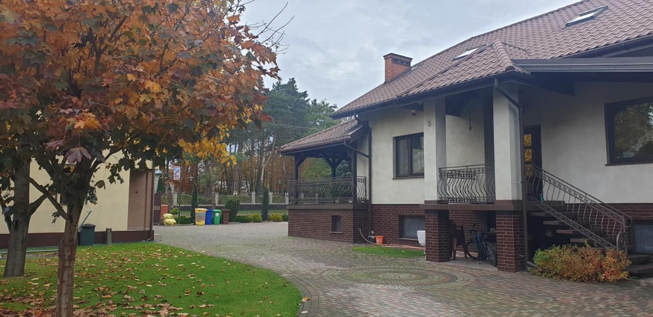 Pokoje Goscinne U Marka Tuszyn Exterior foto