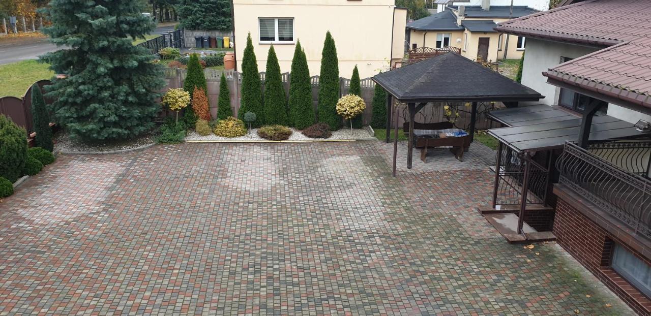 Pokoje Goscinne U Marka Tuszyn Exterior foto
